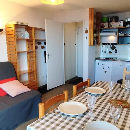2 Pieces Au Pied Des Pistes, 1 Chambre, 141 M², Ascenseur, Casier - Fr-1-771-34