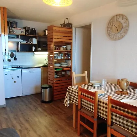 2 Pieces Au Pied Des Pistes, 1 Chambre, 141 M², Ascenseur, Casier - Fr-1-771-34 * Les Adrets